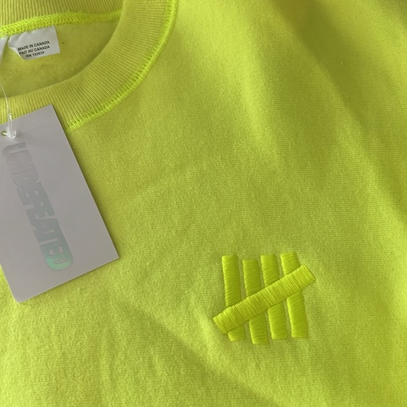 Brand  new with tags undefeated pull over sweat shirt in neon yellow - Picture 11 of 15